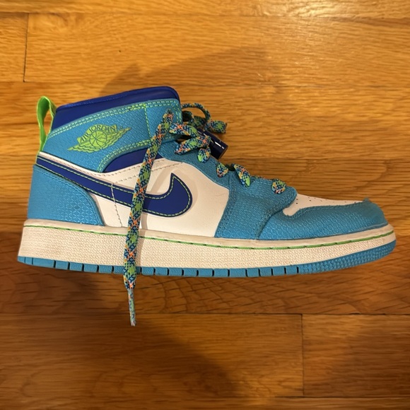 Nike Jordans - Picture 2 of 4